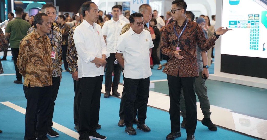 Jokowi Dorong Perkembangan Kendaraan Listrik di PEVS 2024 dengan Dukungan&nbsp;PLN