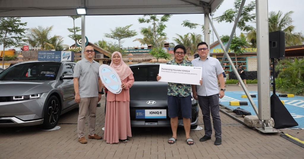 Serah Terima Pemenang Hyundai IONIQ 6 dalam Program Roda Keberuntungan Hyundai, Masih Ada&nbsp;Kesempatan
