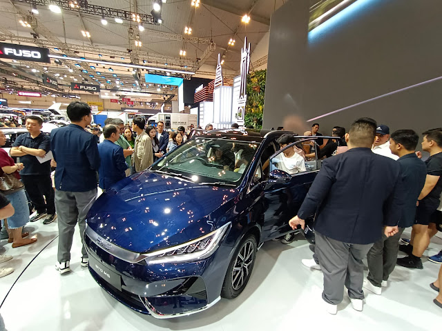 BYD M6 Curi Perhatian di GIIAS 2024, Akankah Jadi Mobil Listrik Terlaris di&nbsp;Indonesia?